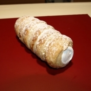976